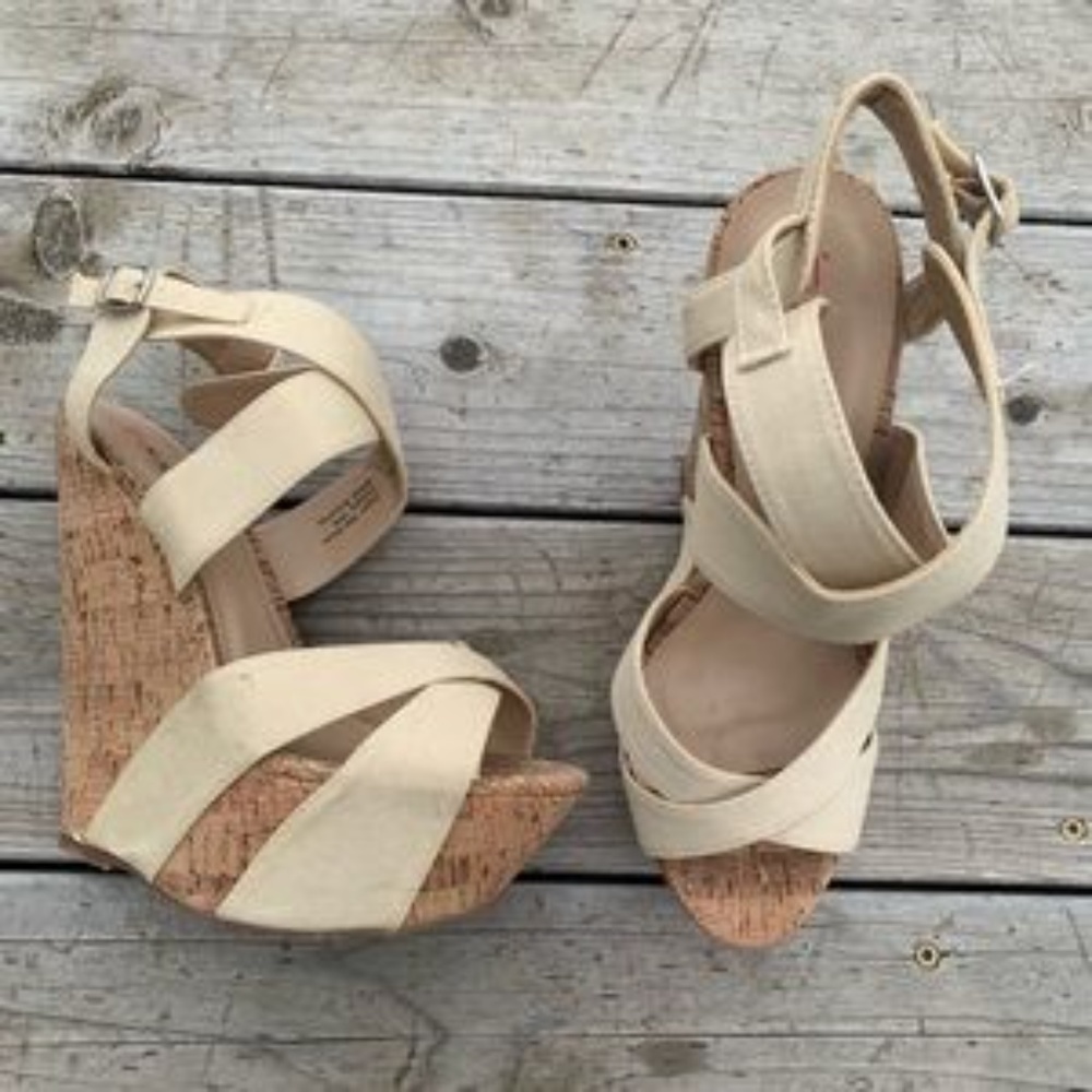 Nude wedges with straps